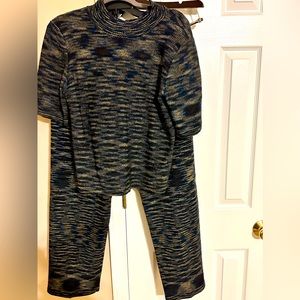 Stunning ALNORAL and Knit top & pant Set - size S